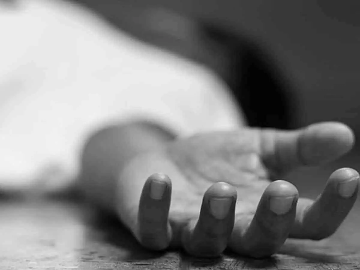 देहरादून में सनसनी: घर के कमरे में 5 दिन पुराना युवक का शव मिला, परिजनों में मचा कोहराम