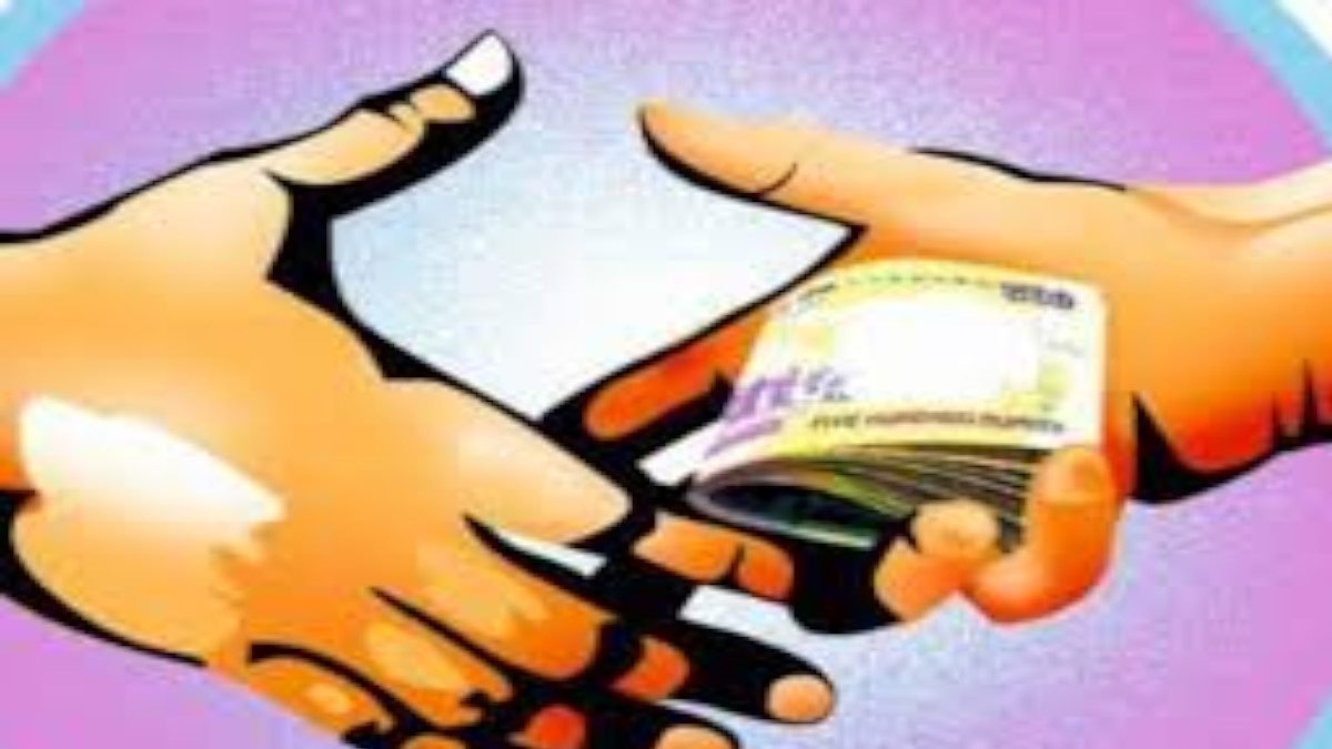 देहरादून में भ्रष्टाचार पर विजिलेंस की बड़ी कार्रवाई: जूनियर इंजीनियर 80 हजार रुपये की रिश्वत लेते रंगे हाथों गिरफ्तार