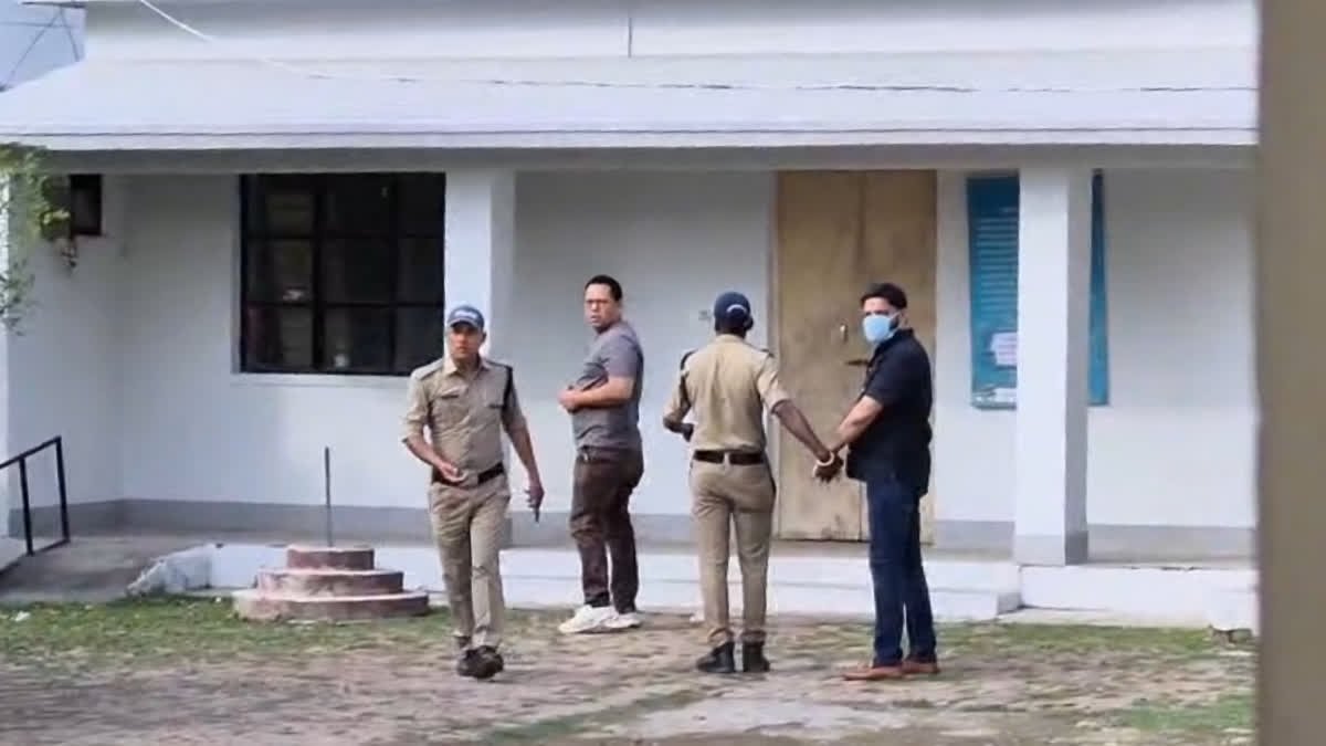 ऋषिकेश में महिला से लंबे समय तक शोषण का आरोप, रियल एस्टेट कारोबारी पिता-पुत्र फरार, एक आरोपी गिरफ्तार