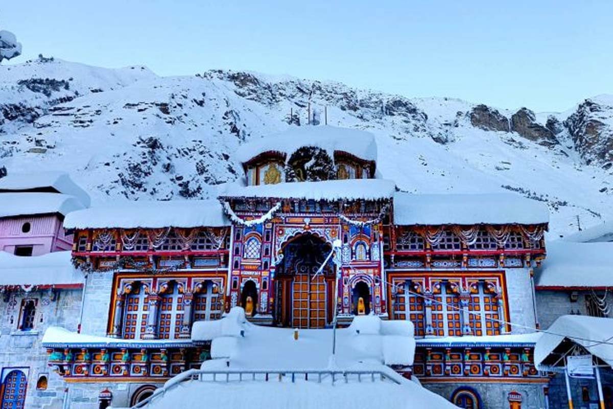 बद्रीनाथ धाम में सांस्कृतिक आयोजन पर विवाद गहराया, कपाट खुलने से पहले कार्यक्रम को लेकर तीर्थ पुरोहितों में नाराजगी