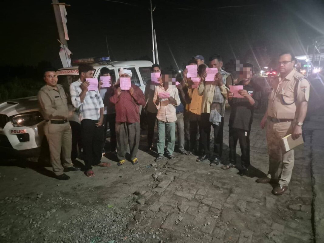 हरिद्वार: सार्वजनिक स्थानों/ढाबों में शराब पीकर हुड़दंग करने वालों पर पुलिस की बड़ी कार्रवाई, 72 गिरफ्तार