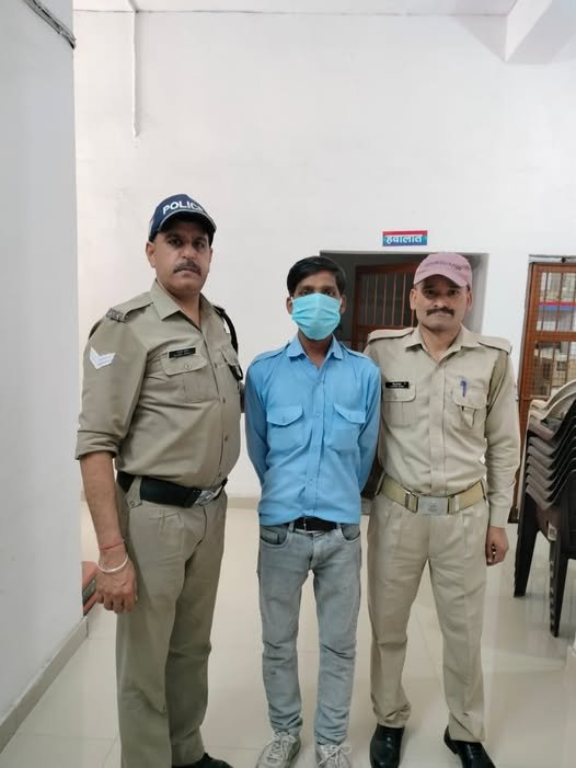 मुनि की रेती में बड़ा एक्शन: शराब के नशे में 25 श्रद्धालुओं को केदारनाथ ले जा रहा टेम्पो ट्रैवलर चालक गिरफ्तार, वाहन सीज