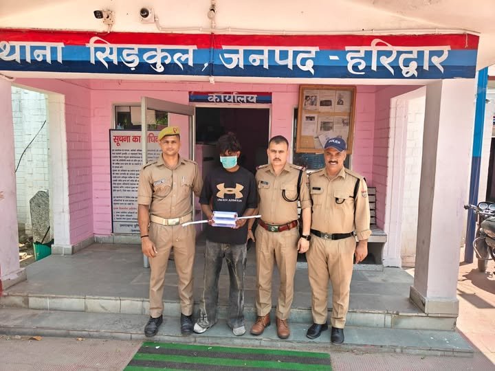  घर से मोबाइल चोरी करने वाले दो आरोपियों का पुलिस ने किया खुलासा, नाबालिग भी शामिल, नशे की लत बनी चोरी की वजह