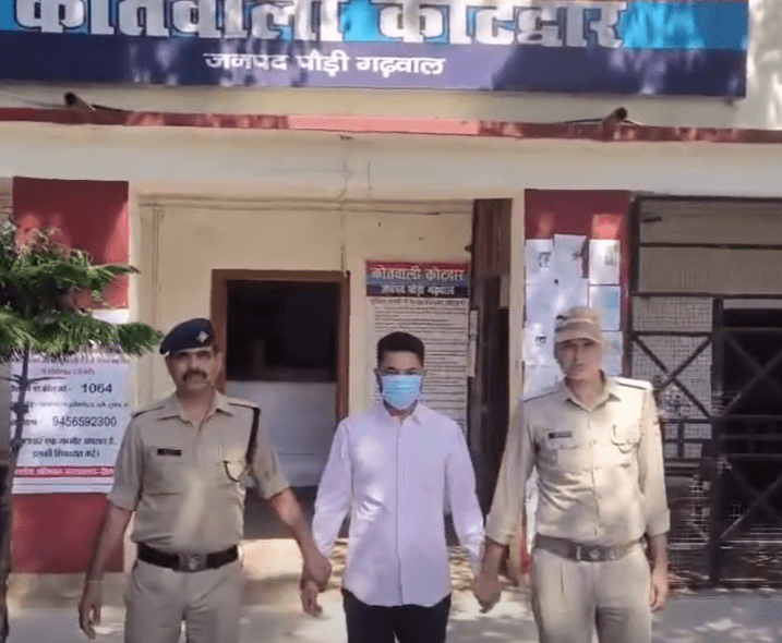 पौड़ी पुलिस का बड़ा एक्शन: नशा तस्करी नेटवर्क का मास्टरमाइंड हल्द्वानी से गिरफ्तार, टैक्सी ड्राइवर की आड़ में चल रहा था धंधा