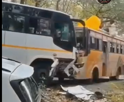 देहरादून-ऋषिकेश हाईवे पर बड़ा हादसा, सात मोड़ के पास दो बसों और कार की भिड़ंत, 5 घायल