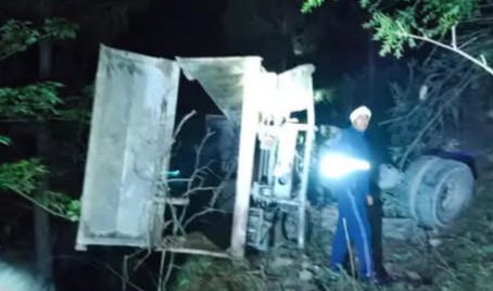 अल्मोड़ा में दर्दनाक सड़क हादसा: 100 मीटर गहरी खाई में गिरा डंपर, चालक की मौके पर मौत
