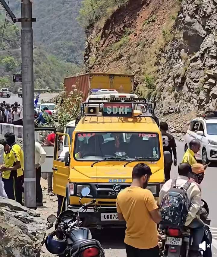 देवप्रयाग के पास ऋषिकेश-बद्रीनाथ हाईवे पर भीषण सड़क हादसा, नदी में समाई एसयूवी, 3 शव बरामद, 4 लापता की तलाश जारी