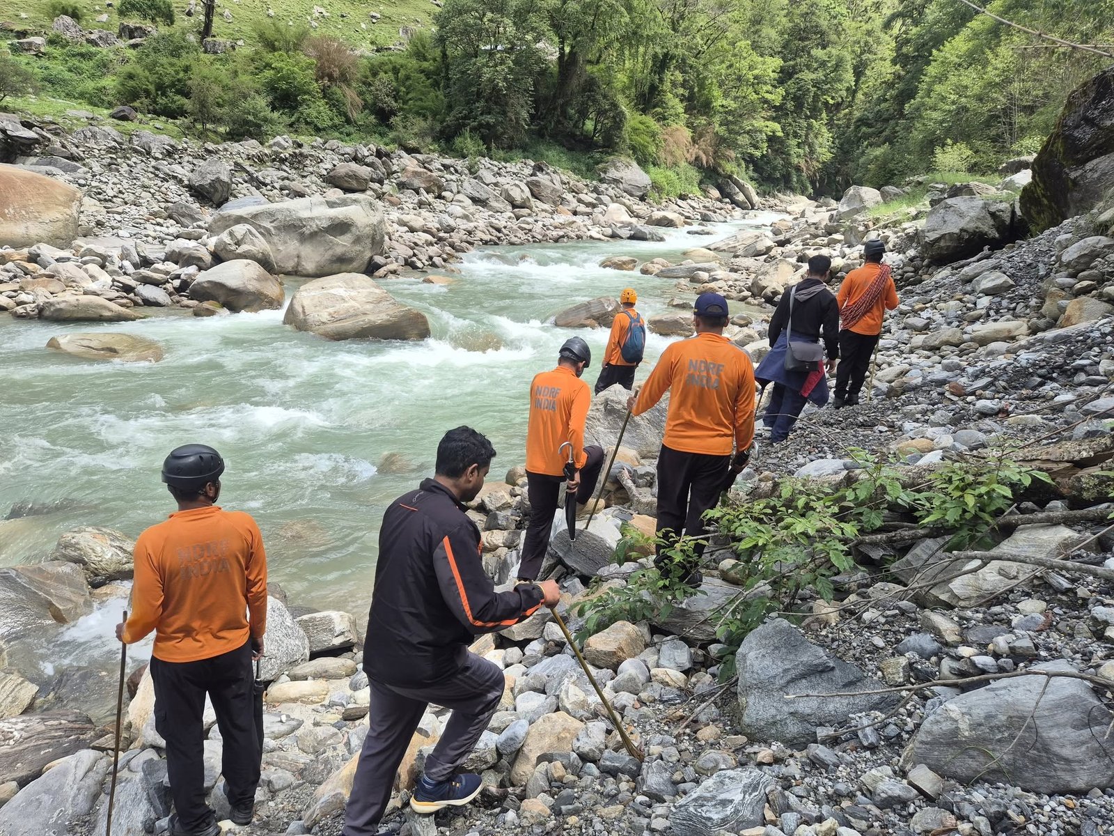 पिंडारी ग्लेशियर ट्रैक पर लापता पर्यटक की तलाश जारी, बागेश्वर पुलिस और एसडीआरएफ का युद्धस्तर पर सर्च ऑपरेशन