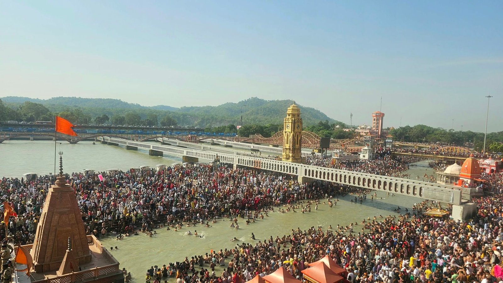 सोमवती अमावस्या पर हरिद्वार में आस्था का महासंगम, हर की पैड़ी पर उमड़ा श्रद्धालुओं का जनसैलाब, हाईवे पर लगा लंबा जाम