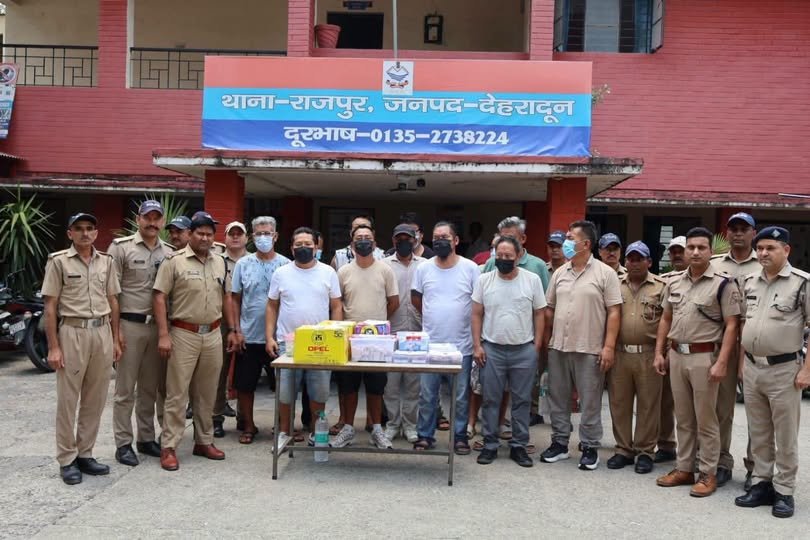 देहरादून के पॉश इलाके में अंतरराष्ट्रीय जुआ रैकेट का भंडाफोड़, अमेरिकी नागरिक समेत 13 गिरफ्तार