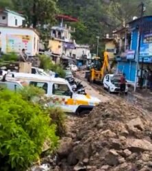 चमोली में भारी बारिश से तबाही, मलबे में दबी कई गाड़ियां; मैदानी जिलों में भी अलर्ट जारी