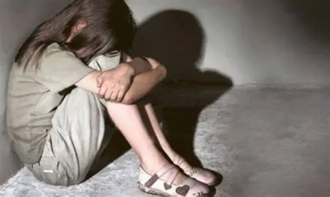 देहरादून शर्मसार: 14 वर्षीय नाबालिग से दुष्कर्म, आरोपी किशोर बाल सुधार गृह भेजा गया; पलटन बाजार में भारी हंगामा और तनाव
