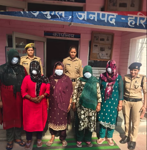 हरिद्वार में अश्लील गतिविधियों पर पुलिस की बड़ी कार्रवाई, सिडकुल क्षेत्र में 5 महिलाएं हिरासत में, स्पा सेंटरों की जांच तेज
