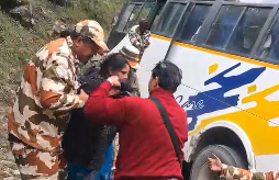 बद्रीनाथ-जोशीमठ मार्ग पर श्रद्धालुओं की बस के ब्रेक फेल, आईटीबीपी ने बचाई सभी यात्रियों की जान