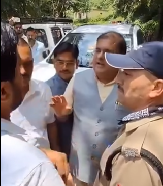 पोखरी में बड़ा राजनीतिक बवाल: यूकेडी कार्यकर्ताओं ने भाजपा प्रदेश अध्यक्ष महेंद्र भट्ट का घेराव, कर्णप्रयाग हिंसा और बदहाल सड़कों पर फूटा आक्रोश