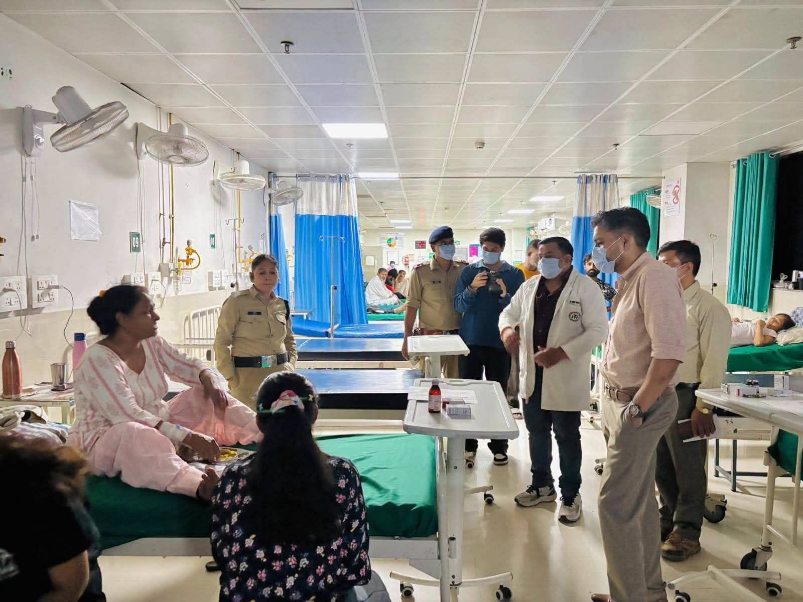 कोरोनेशन अस्पताल में अव्यवस्थाओं का खुलासा: ICU का AC बंद, गंदगी और लापरवाही पर भड़के DM डॉ. आशीष चौहान