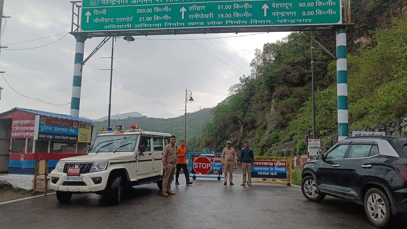 टिहरी में बारिश का कहर: भूस्खलन और पेड़ गिरने से कई मार्ग बंद, राहत कार्य में जुटा प्रशासन और पुलिस