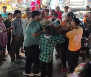 हरिद्वार में महिला से छेड़छाड़ के आरोप पर बवाल, भीड़ ने दो पर्यटकों की पिटाई कर पुलिस के हवाले किया