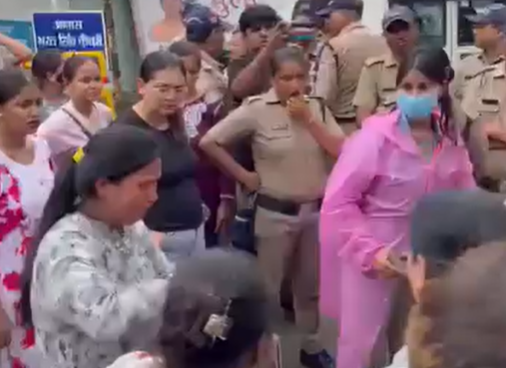 देहरादून में नर्सिंग भर्ती को लेकर उग्र आंदोलन, महिला अभ्यर्थी ने फिनाइल पीकर आत्महत्या का प्रयास