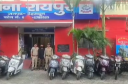 Dehradun Vehicle Theft: देहरादून ग्रामीण पुलिस की बड़ी कार्रवाई, शातिर वाहन चोर गिरफ्तार, जंगल से 11 चोरी की बाइक-स्कूटर बरामद