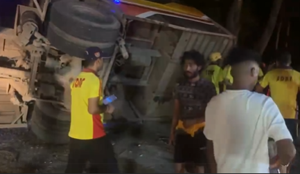 Tehri Bus Accident: टिहरी-ऋषिकेश में बड़ा हादसा, Break Fail होने से 50 यात्रियों से भरी Bus पलटी, Scooty सवार 2 लोगों की मौत