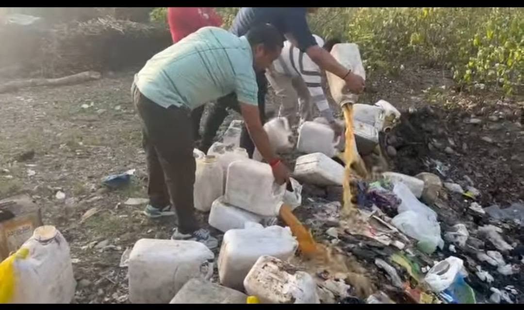 डोईवाला लालतप्पड़ जंगल में आबकारी विभाग की बड़ी कार्रवाई जारी