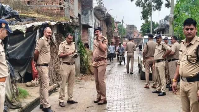 प्रेम-प्रसंग के शक में युवक ने पड़ोसी को मारी गोली, बहन पर भी बरसाईं गोलियां