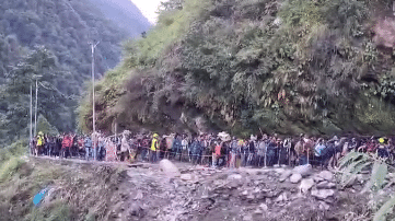 चीरबासा में Landslide से केदारनाथ यात्रा प्रभावित, 1500 श्रद्धालुओं का Rescue