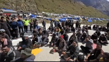 केदारनाथ में व्यापारियों का धरना, करीब 5 घंटे बाधित रही हेली सेवाएं